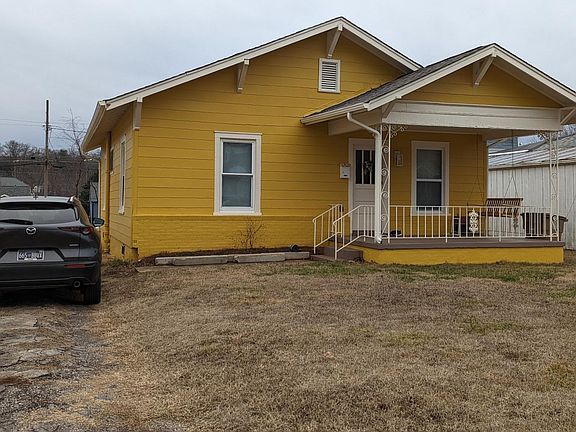 2nd image of 822 Banks Ave