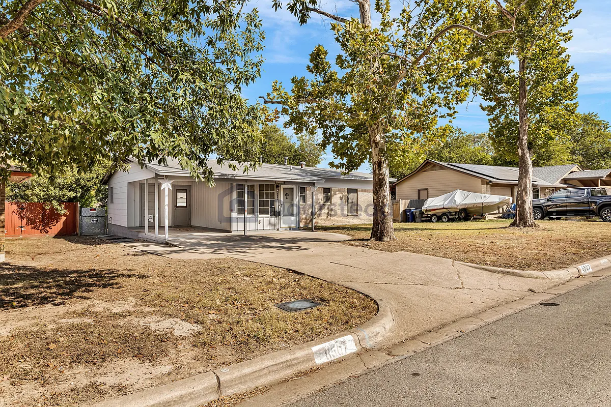 Building Photo - 8507 Contour Dr