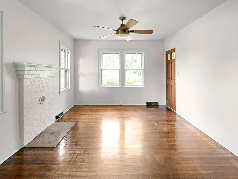 39 Adams St — Photo 2