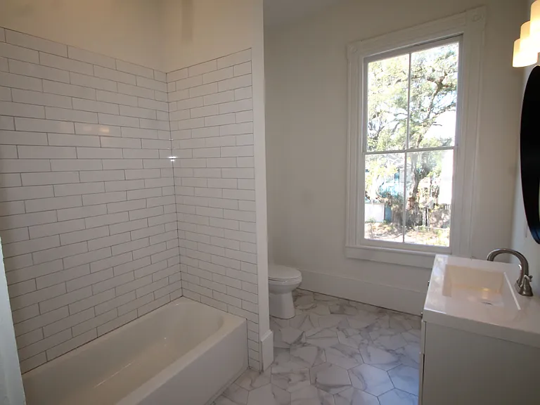 210 W 39th St — Photo 14