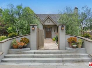 560 N Beachwood Dr, Los Angeles, CA 90004