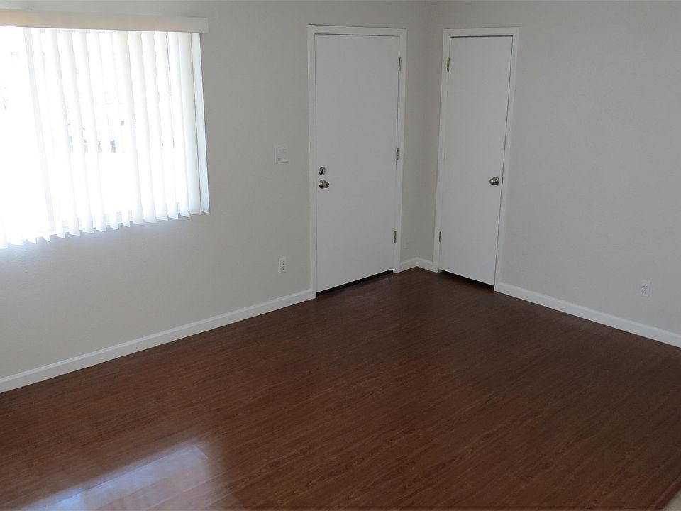 1st image of 546 S 74th Pl