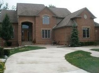 2035 Hillsdale Ct, Shelby Township, MI 48316