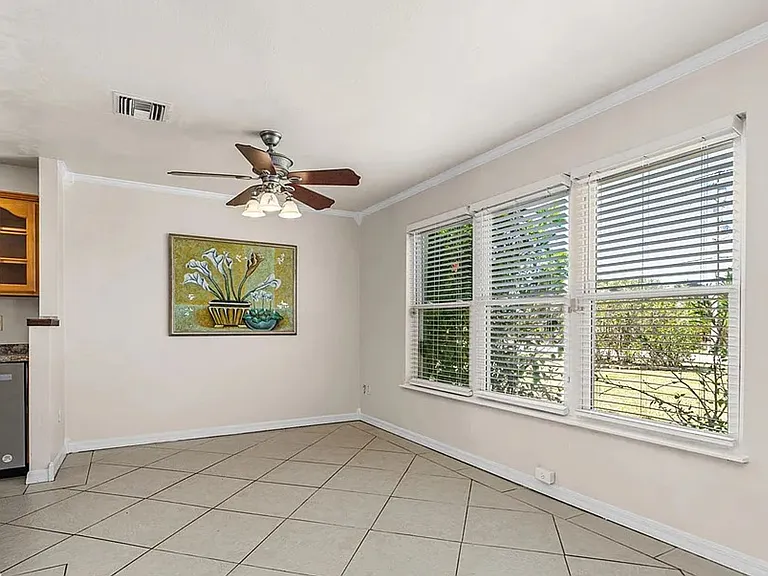 863 Riverside Dr — Photo 4