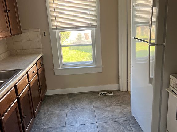 4th image of 1824 Courtland Ave