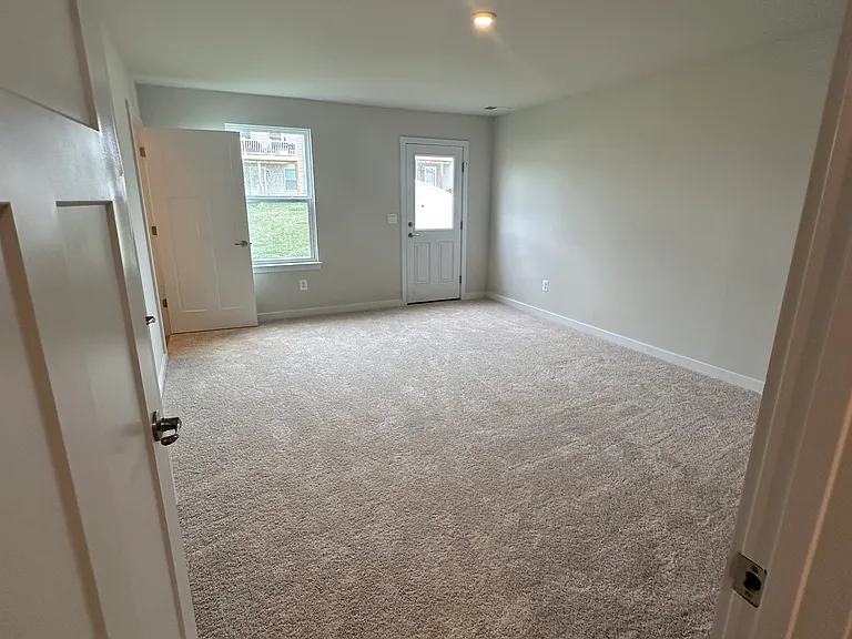 212 Huntwellwest Blvd — Photo 33