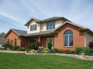 619 Saint Annes Ct, Bowling Green, OH