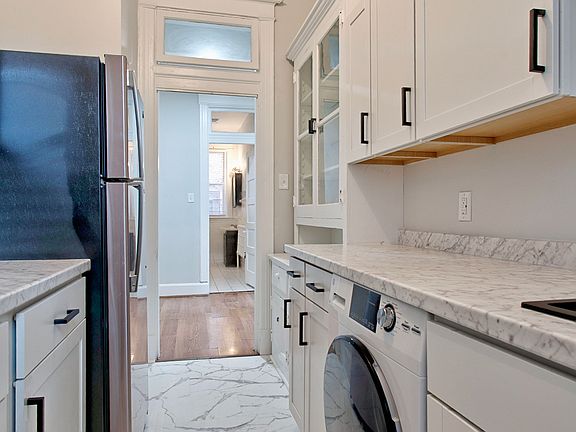 4th image of 220 Loraine Ave #8