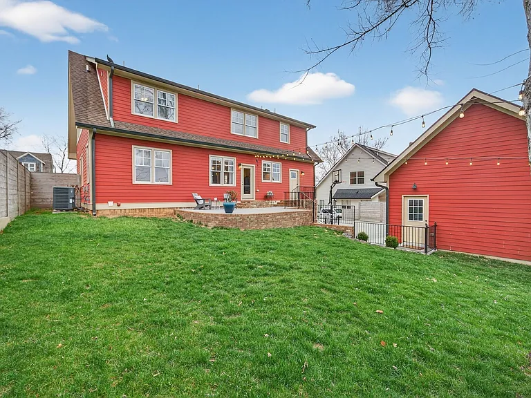 605 W End Cir — Photo 38