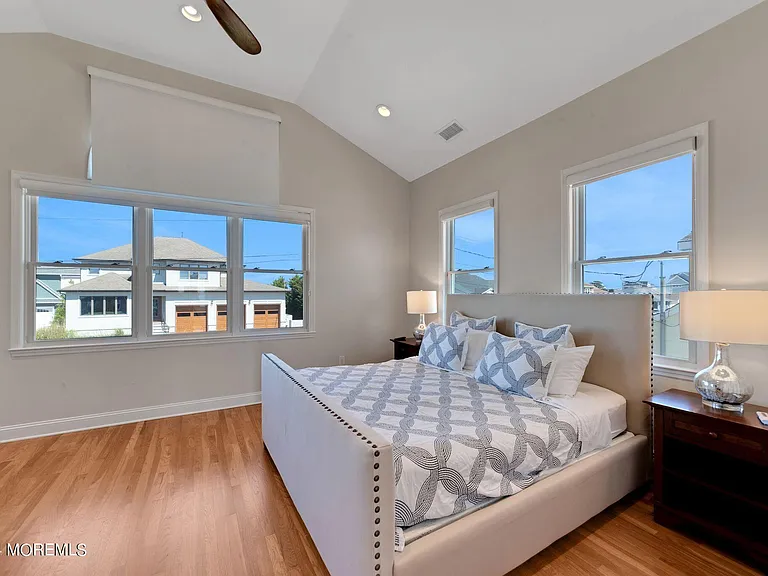 340 Bay Ln — Photo 61