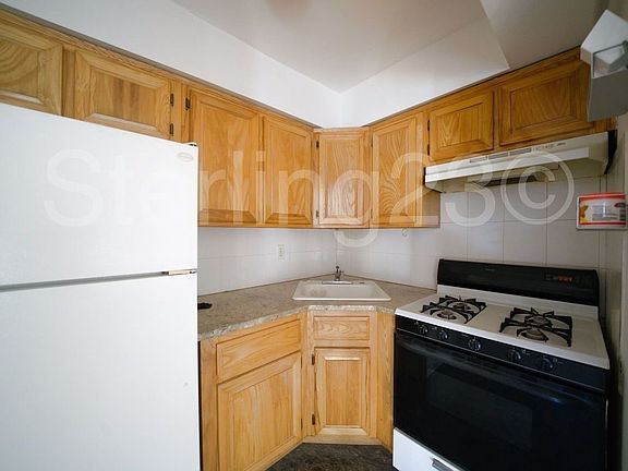 5th image of 2913 31st Ave APT 3R