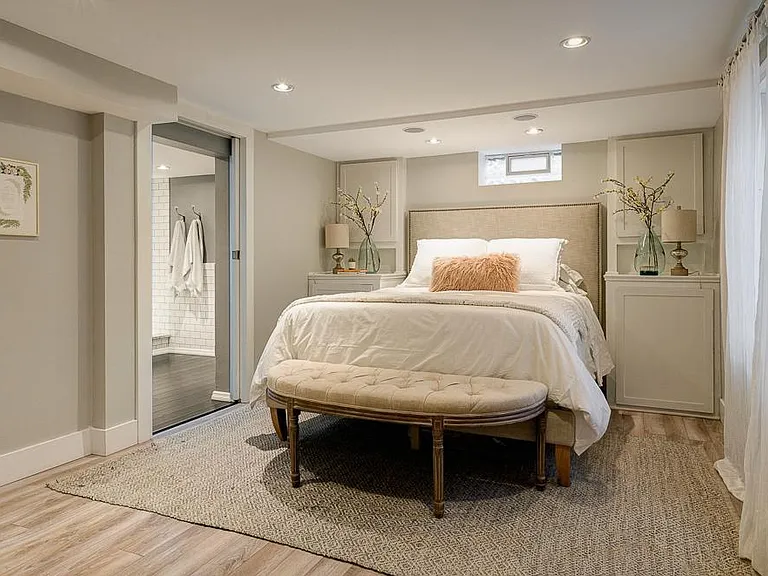 619 E Jeffrey Pl — Photo 16
