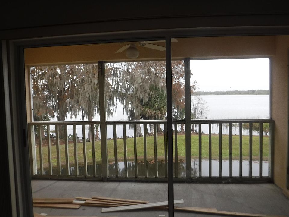 Master Bedroom Screened Balcony