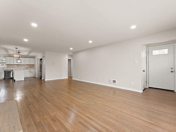 3rd image of 7245 Olcott Ave