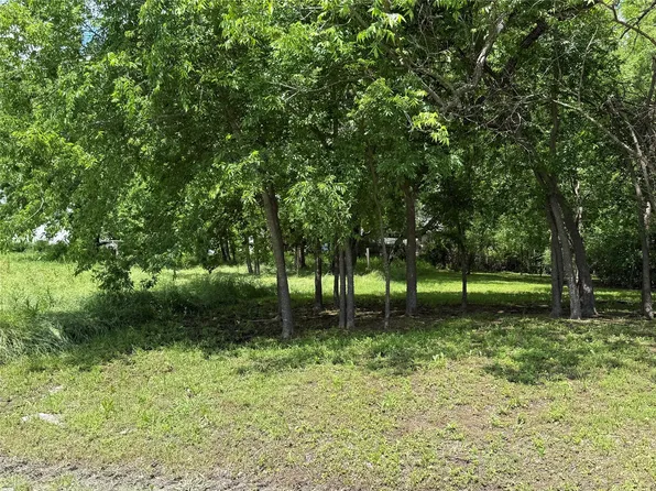 602 W 3rd St, Bonham, TX 75418