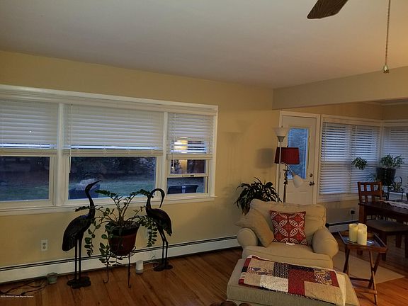 5th image of 1075 Edgebrook Dr S