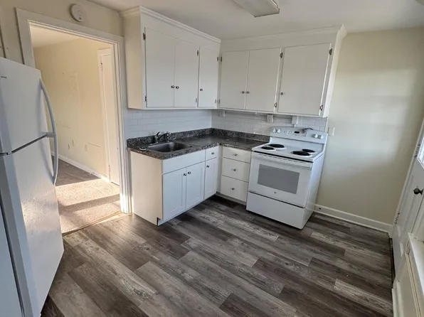 100 W Main St APT 6, New Holland, PA 17557