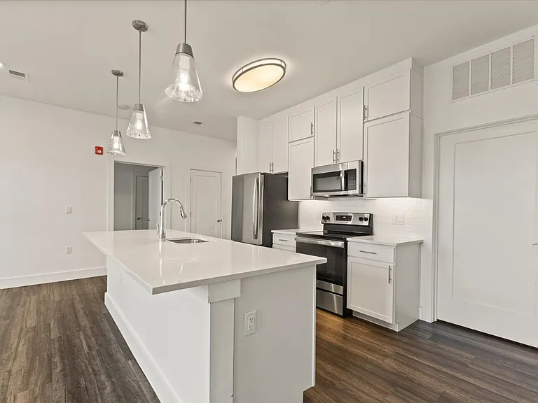 450 Springfield Ave #301 — Photo 4