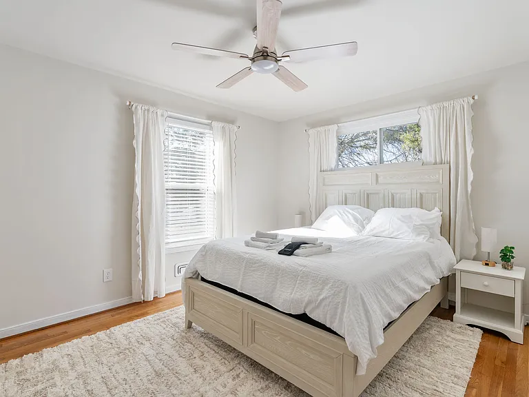 8702 Claymont Dr — Photo 9