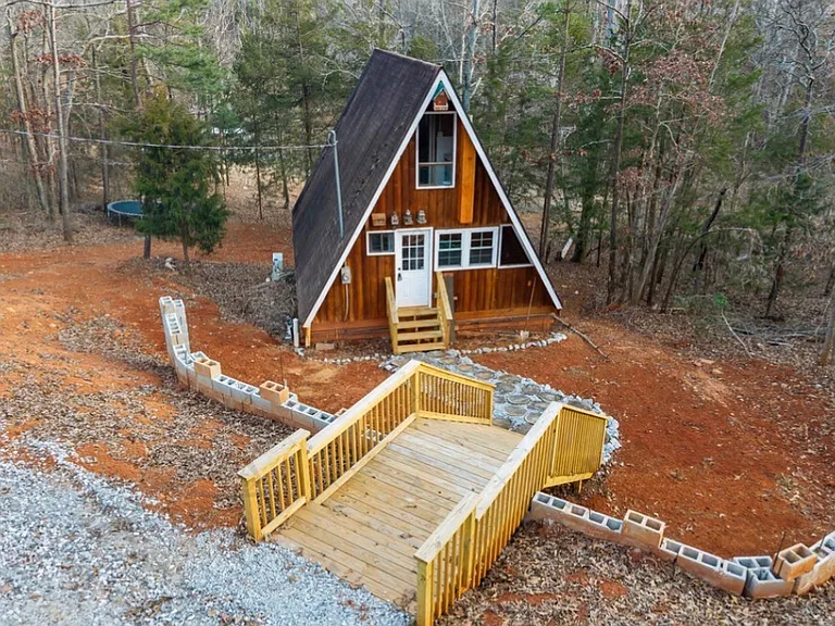 290 Beaver Lodge Rd — Photo 1