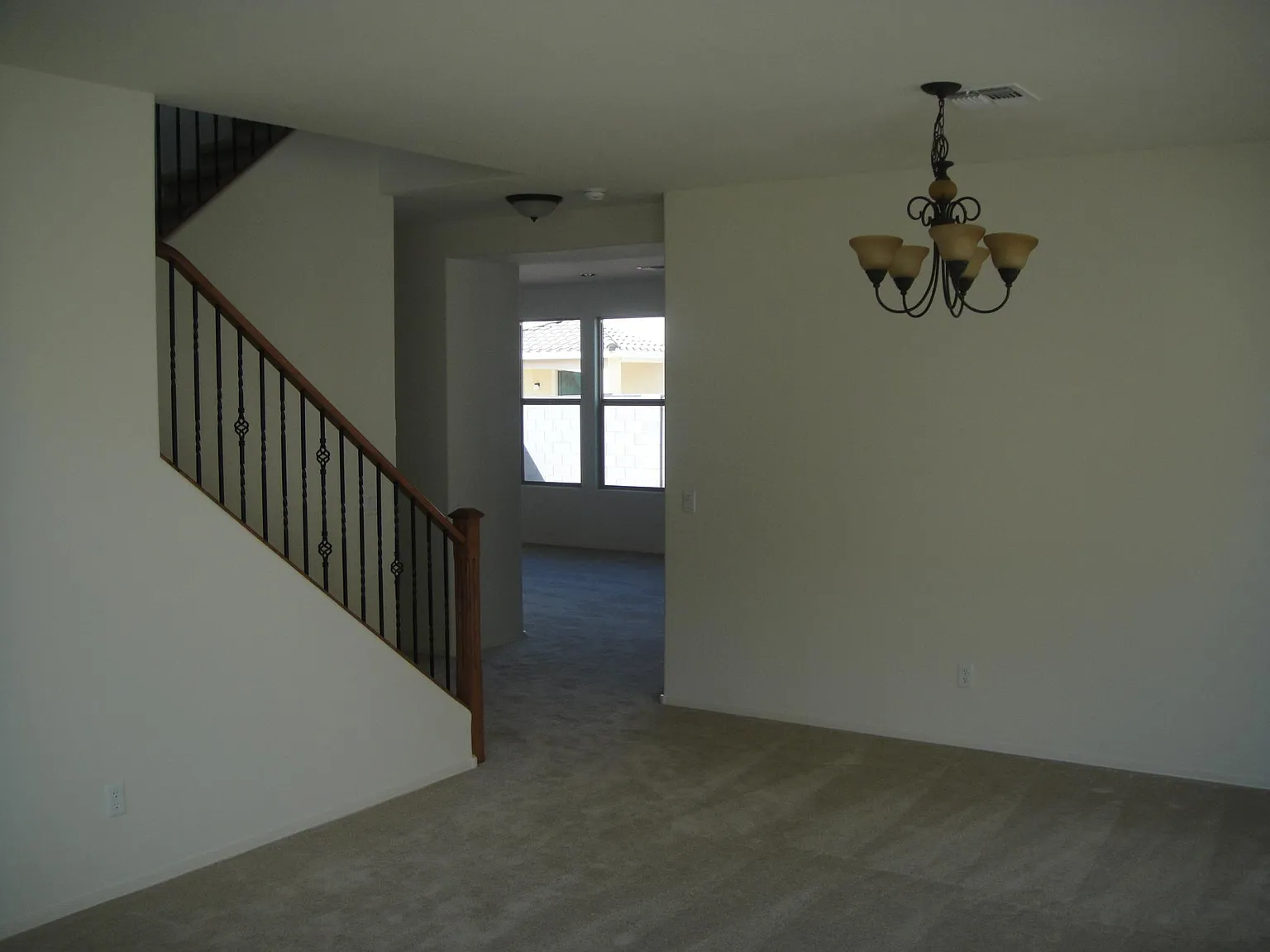 5 bed, 3.5 bath, 3513 sqft, $3,500 — Photo 3