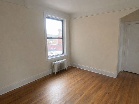5th image of 2823 42nd St APT D5