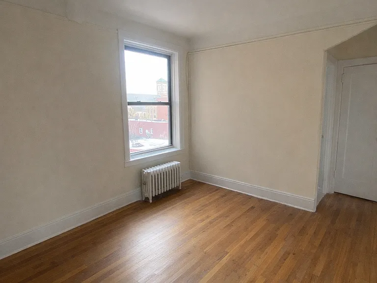 2823 42nd St #D5 — Photo 5