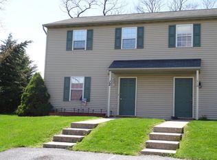 12 Diamond Spring Cir, Akron, PA 17501