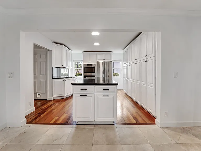 1375 NW 16th St — Photo 3