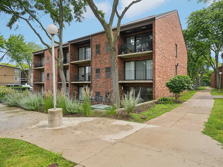 Palms East Apartments — Photo 53