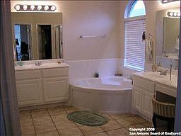5th image of 26310 Cuyahoga Cir