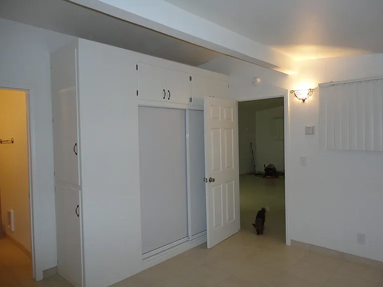BEDROOM WITH BATH