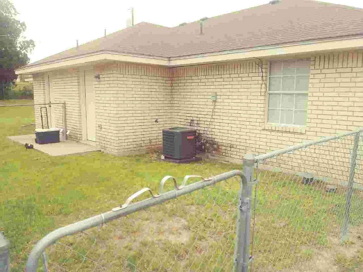 Building Photo - 804 Industrial Ave