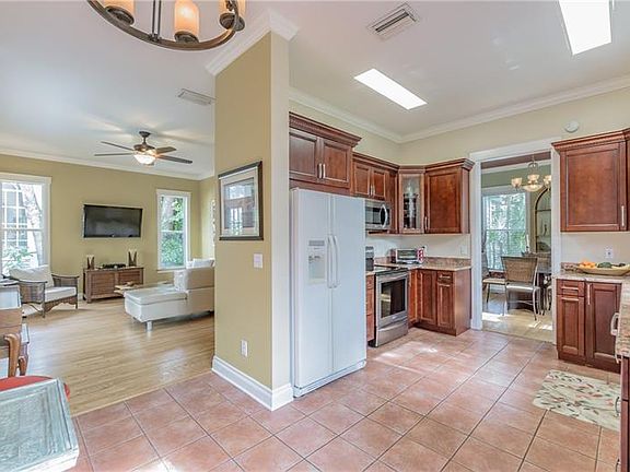 4th image of 6217 S Elberon St