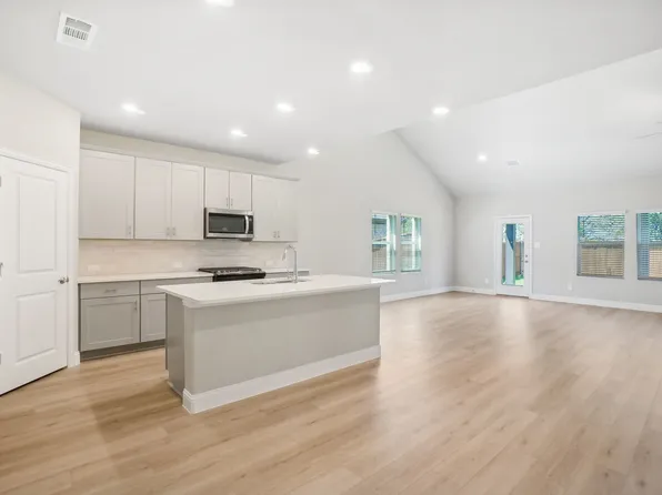 1922 Laurel Park Ln, Seagoville, TX 75159