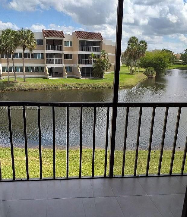 1st image of 150 Lakeview Dr APT 204