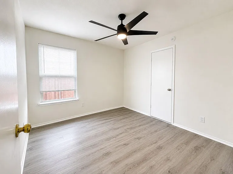 13800 Benjamin Harrison St — Photo 2