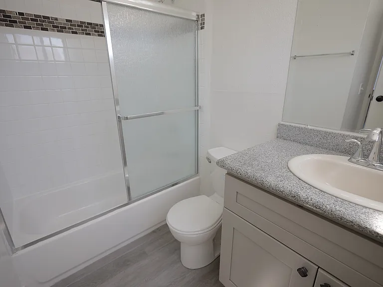 943 Elden Ave — Photo 13