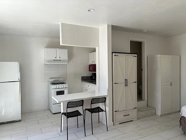 15340 Hart St #3 — Photo 11