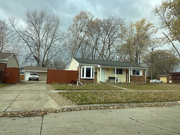 3rd image of 28311 Roy St