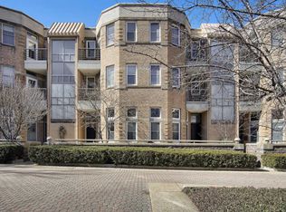 24 Taylor Place Dr, Saint Louis, MO