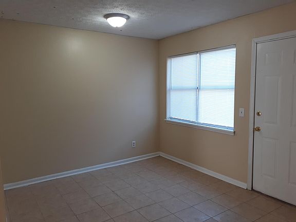 3rd image of 1319 Lakeview Dr NW