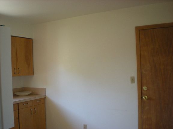 5th image of 2605 E Court St #C