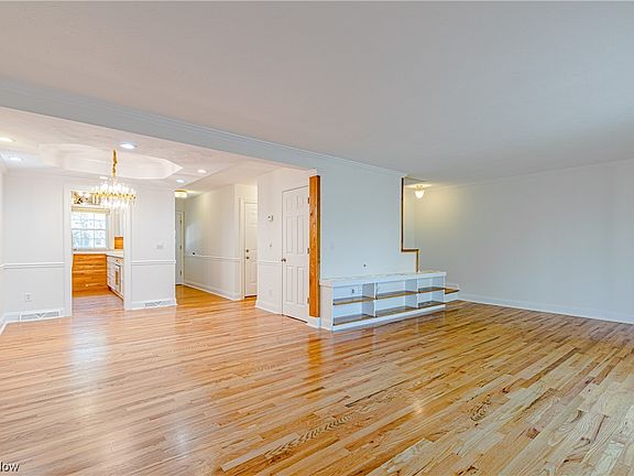 4th image of 35 E Carriage Dr #35