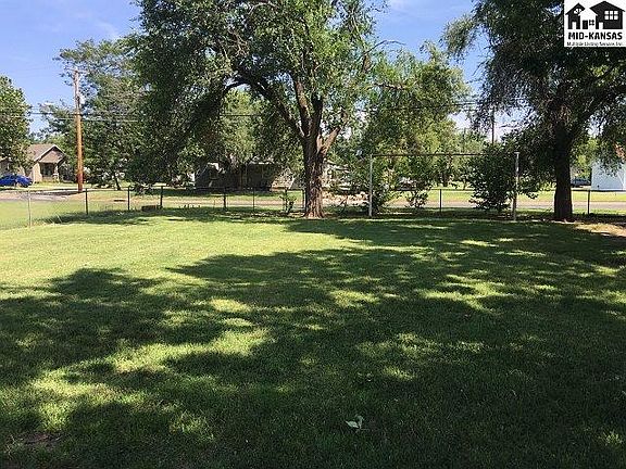 2nd image of 1008 College Ln