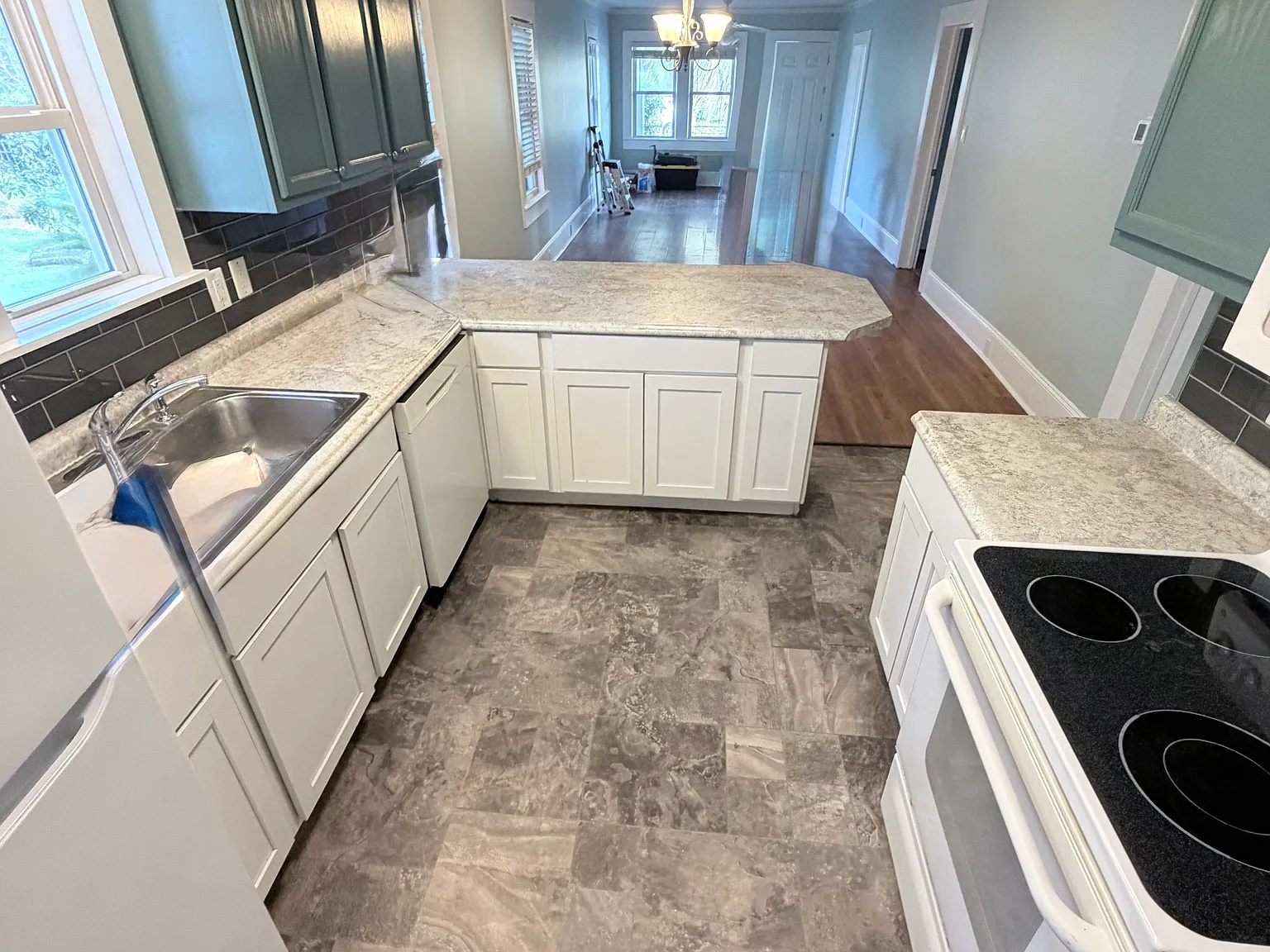 3 bed, 1168 sqft, $2,100 — Photo 2
