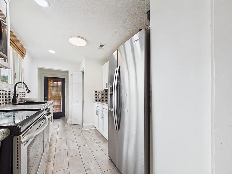 614 N Front St — Photo 12