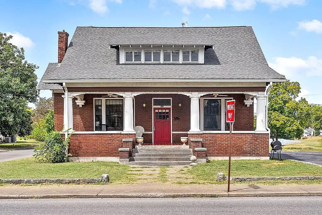 1637 S Main St photo 1