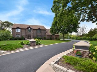 381 Whispering Pines Ct, Inverness, IL 60010