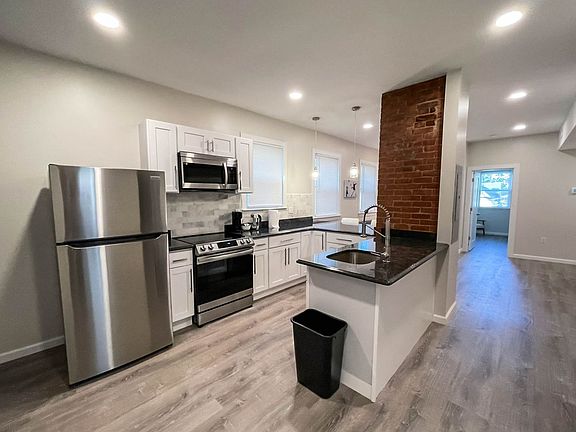 3rd image of 44 Henry St #2